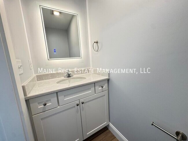 Building Photo - 208 Rocky Rdg Dr