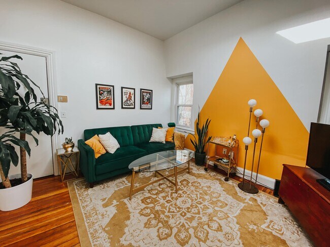 Building Photo - 356 Carpenter St