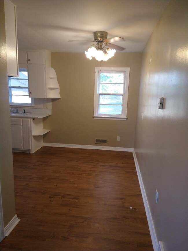 Building Photo - 1510 N Platte Ave