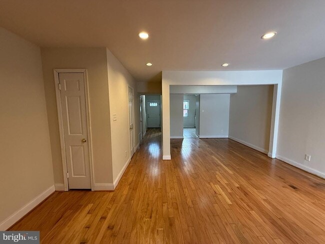 Building Photo - 405 Olde Greenwich Cir