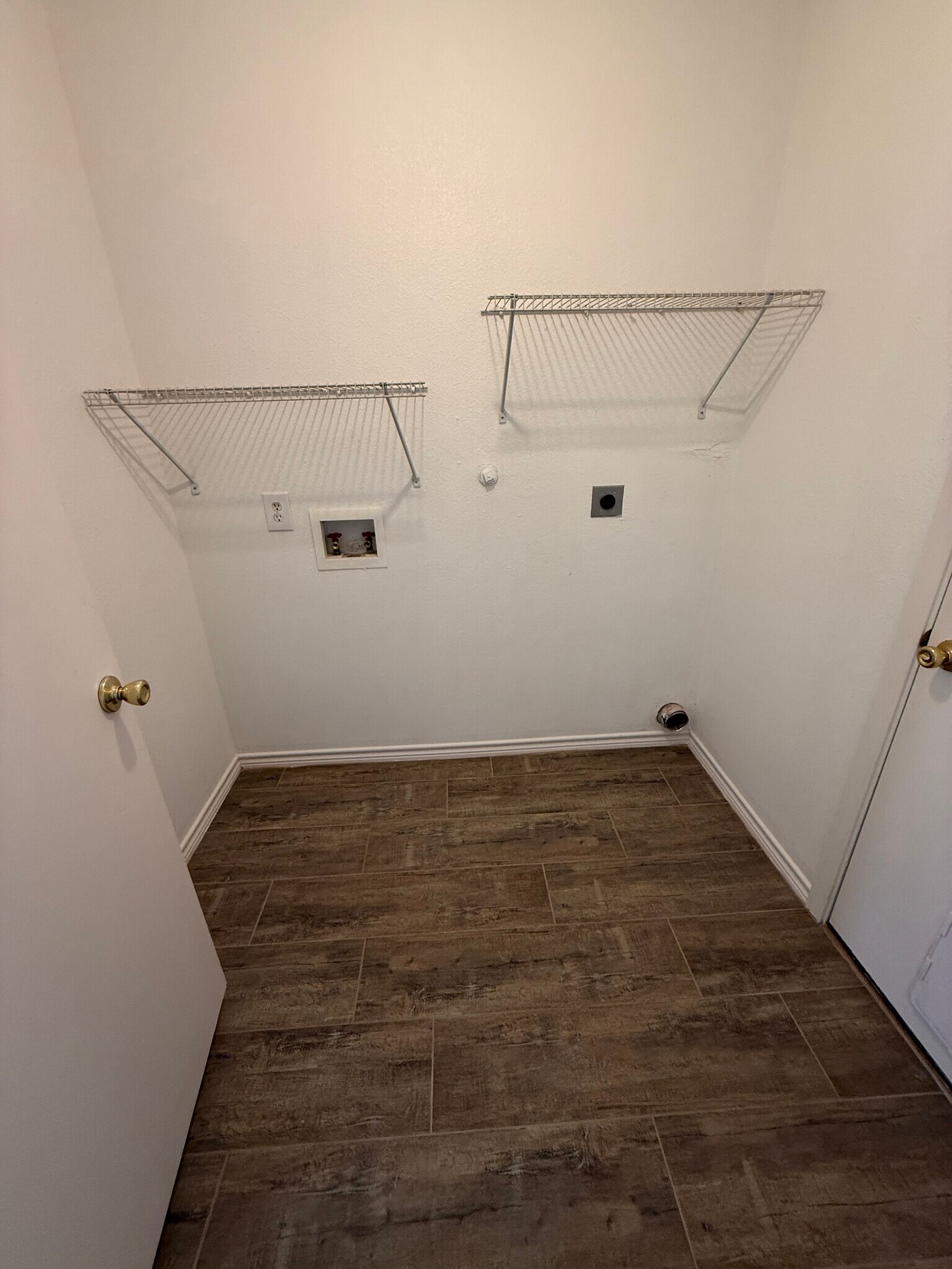 Building Photo - 3806 Los Arroyos Dr