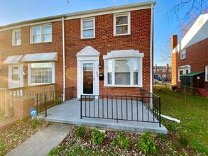Building Photo - Charming 3 Bedroom/1.5 Bathroom Townhome in Dundalk, MD!