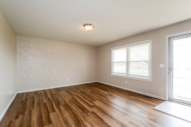 Building Photo - 760 Hazelvalley Dr