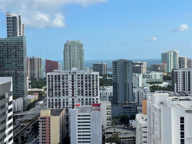 Building Photo - 690 SW 1st Ct