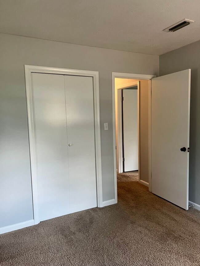 Building Photo - 205 Morgan Ln