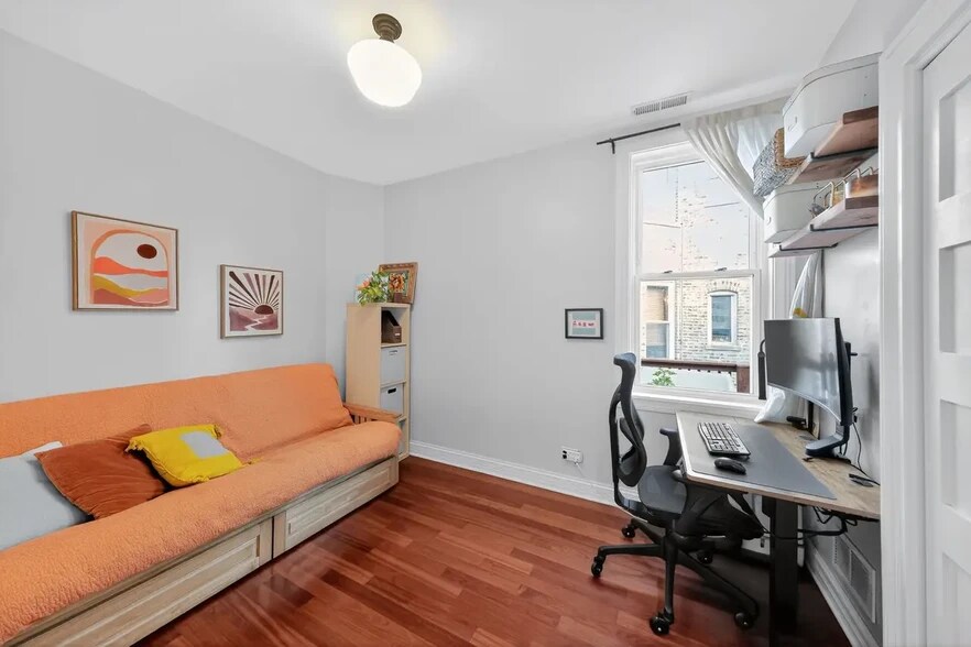 Building Photo - 2578 W Lyndale St