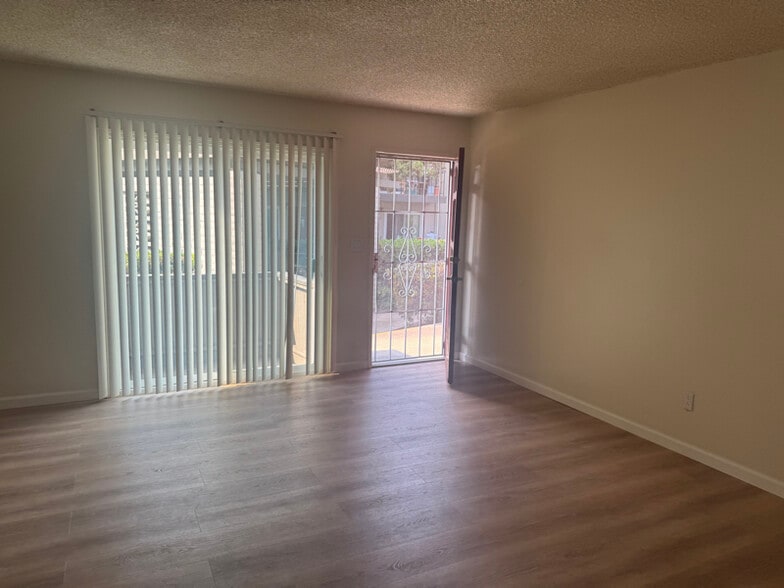 Building Photo - 986 5th Ave