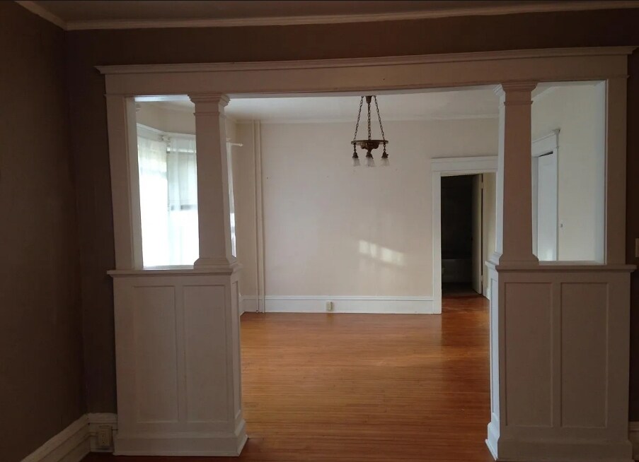 Dining room - 563 W 4th St