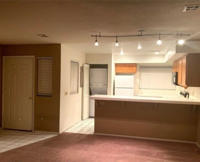 Building Photo - 4360 Woodpine Dr