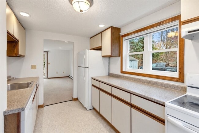 Building Photo - 3 Sandpiper Ln