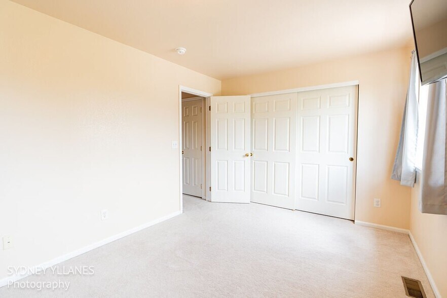 Building Photo - 5374 S Quatar Cir