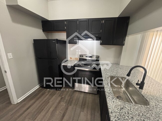 Building Photo - Newly Renovated 3-Bed, 2-Bath Stand-alone House!