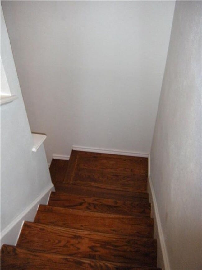 Building Photo - Gables 11 - 2 Bed - 1 1/2 Bath - 2 Car Personal Garage