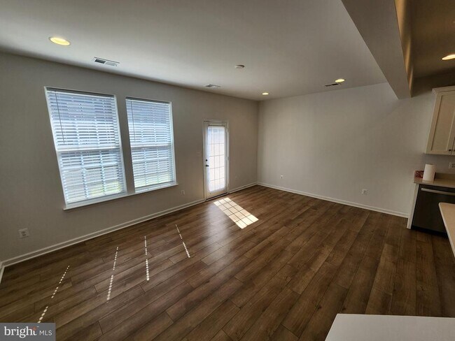 Building Photo - 437 Hillsdale Pl