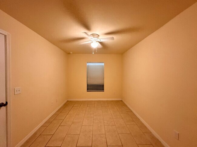 Building Photo - 641 SE 12th Ct