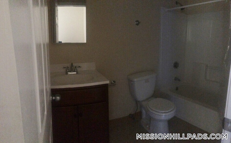 Building Photo - 13 Ruggles St
