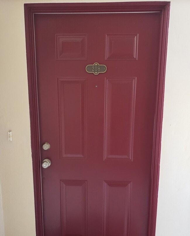 Building Photo - 3 Bed 2 Bath Condo - Available Mid May 2026