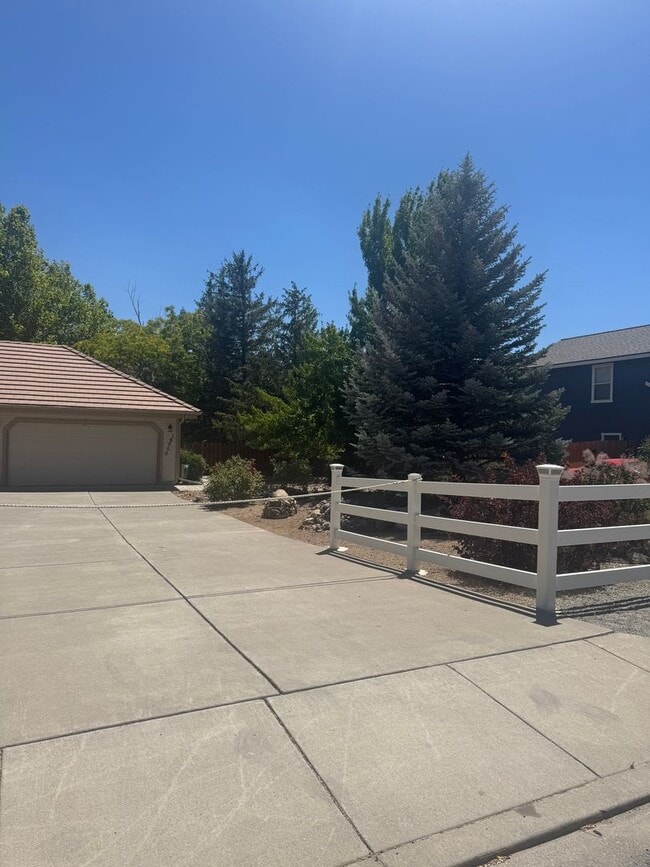 Building Photo - Spacious 3 Bed + Office | 3 Bath | 3-Car G...