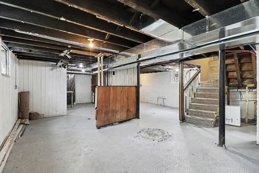 Building Photo - 2731 Elmhurst St