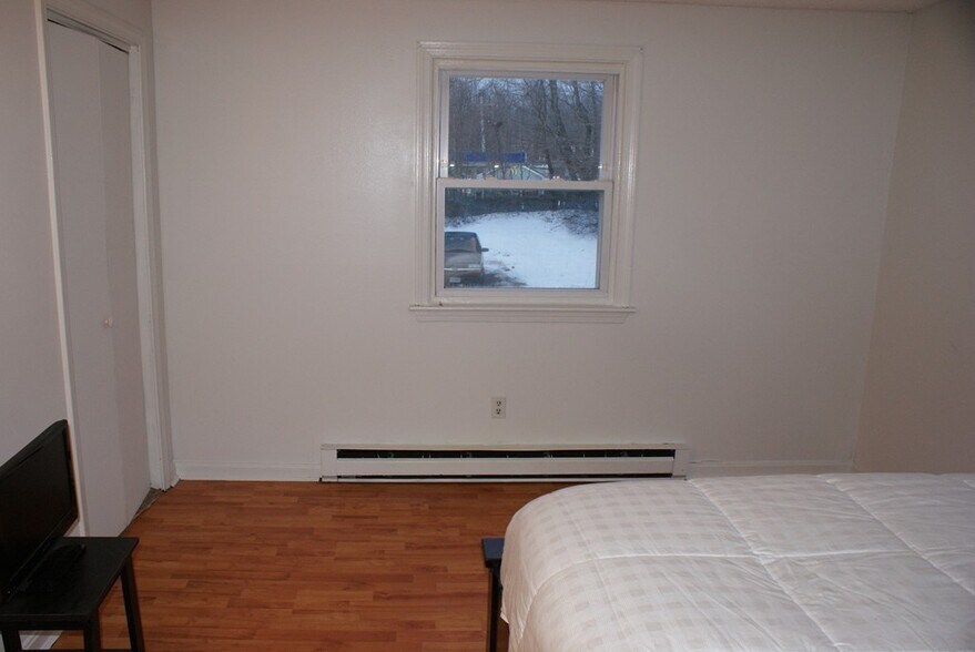 Building Photo - 250 Spring Cir
