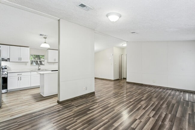 Building Photo - 223 Ajax Dr NW