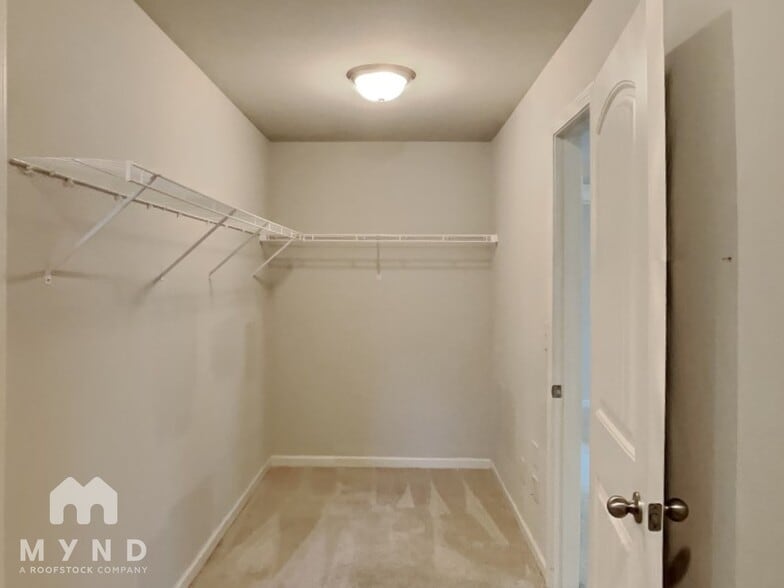 Building Photo - 5971 Wolf Creek Dr