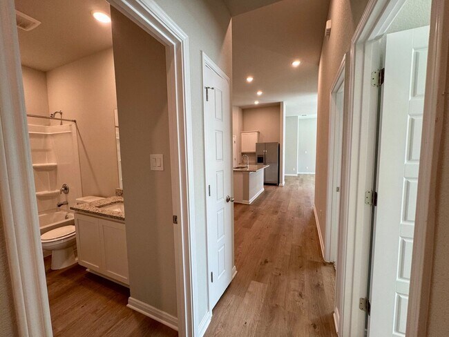 Building Photo - Stunning 3x2 Luxury Duplex in Buda, TX!