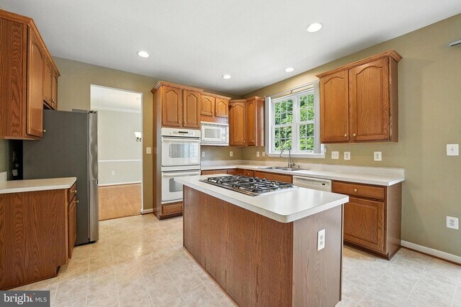 Building Photo - 9144 Big Springs Loop