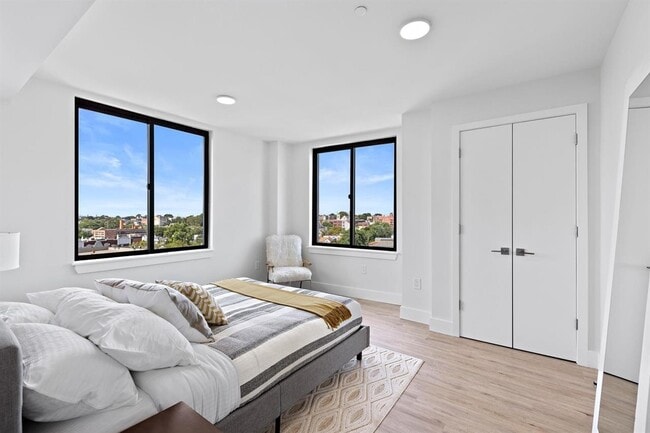 Building Photo - 136-144 Summit Ave