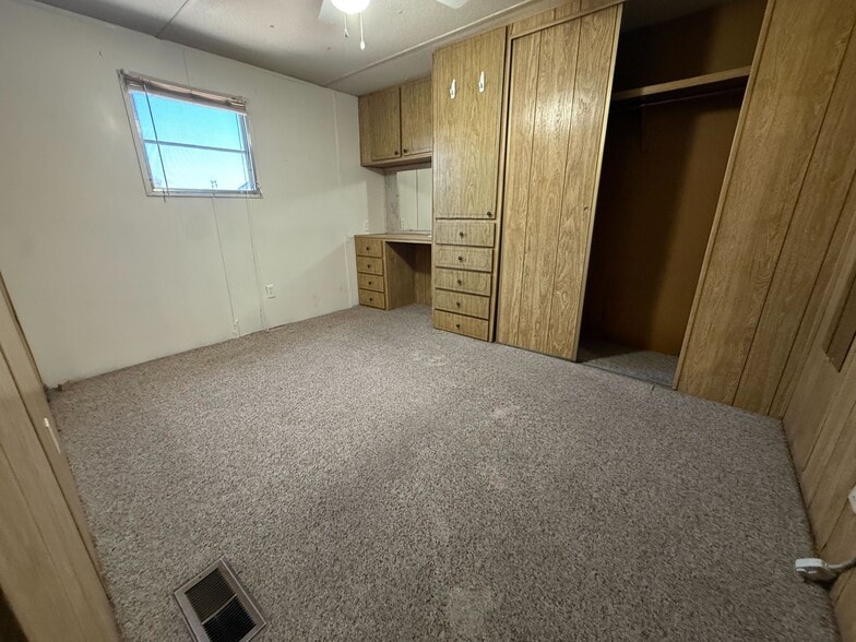 Building Photo - 3601 E Wyoming Ave