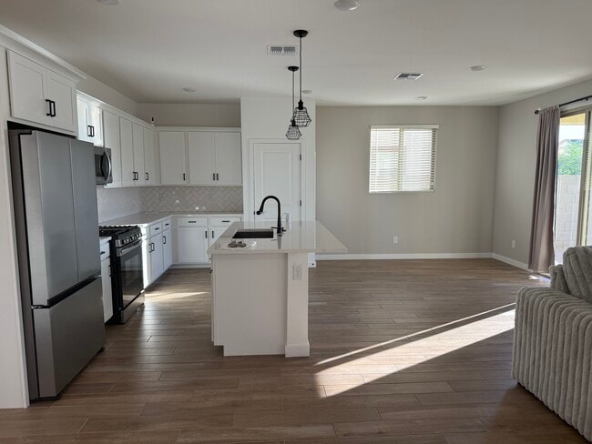 Building Photo - 18085 W Lupine Ave