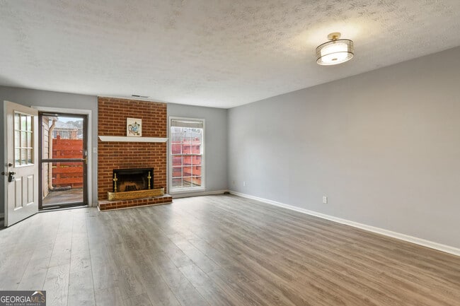 Building Photo - 587 Wedgewood Dr