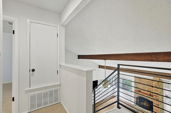 Building Photo - 7258 Coronado Cir