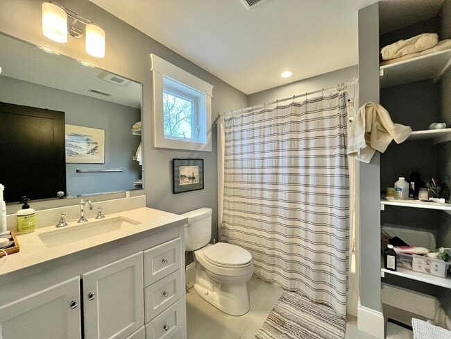 Building Photo - 9 Sherman St