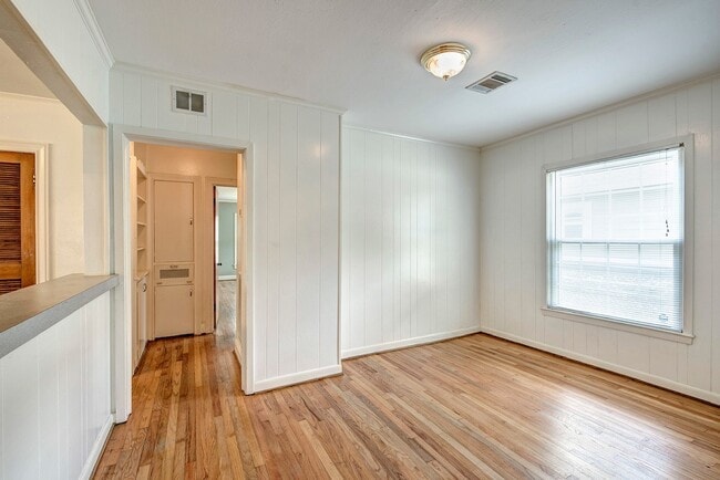 Building Photo - 2030 Gostick St