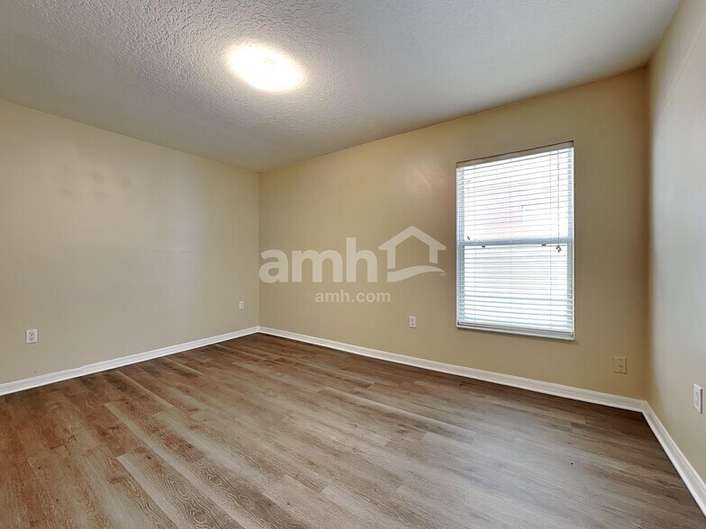 Building Photo - 10512 Boyette Creek Blvd