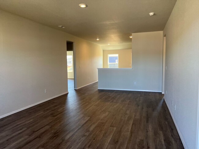 Building Photo - 1/2 Off First Months Rent!! Beautiful New ...