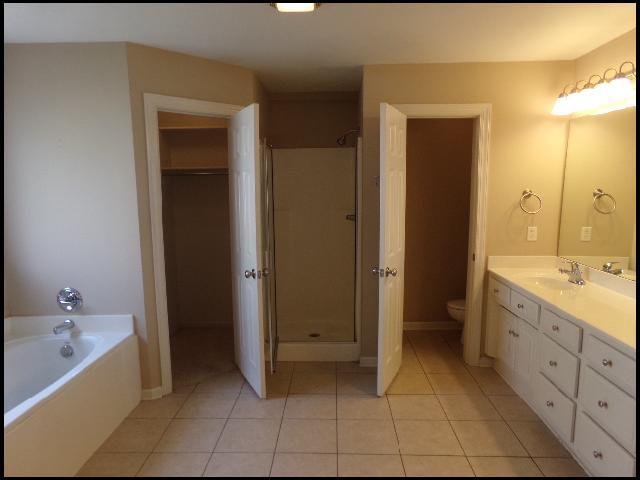 Building Photo - 303 Hidden Meadows Dr