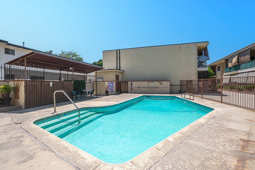 Building Photo - 6133 Whitsett Ave