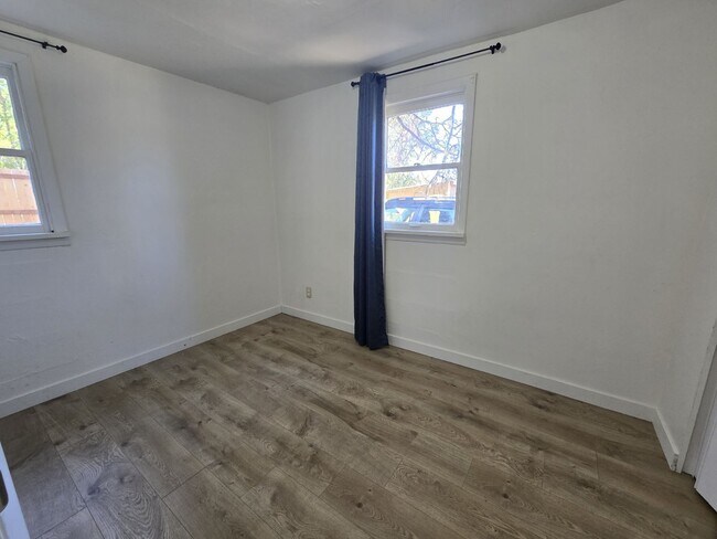 Building Photo - 1250 NW Ellan St