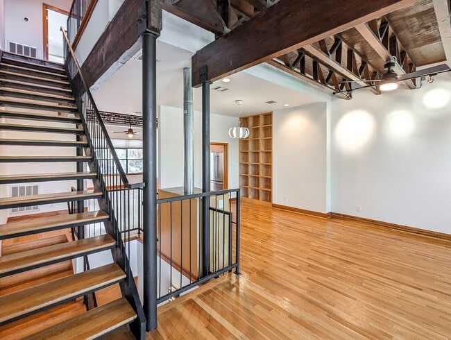 Building Photo - 444 Oxford St