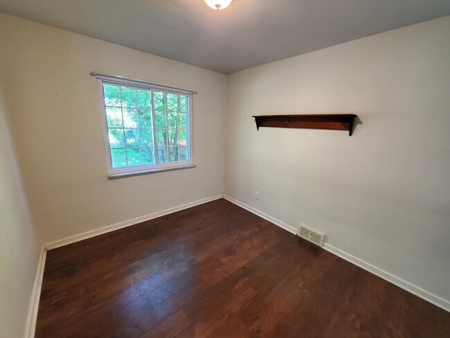 Building Photo - 834 Oranmore St