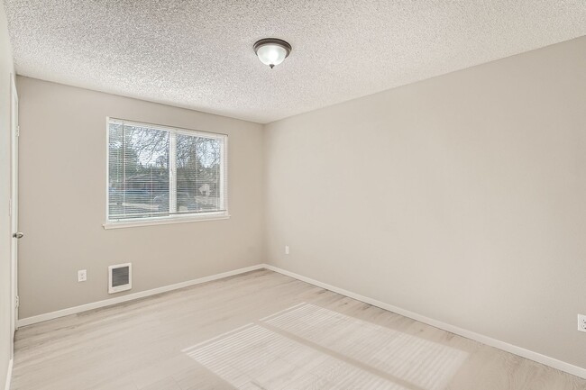 Building Photo - 209 E 36th St