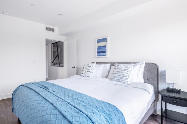 Building Photo - 409 Hayworth Ave