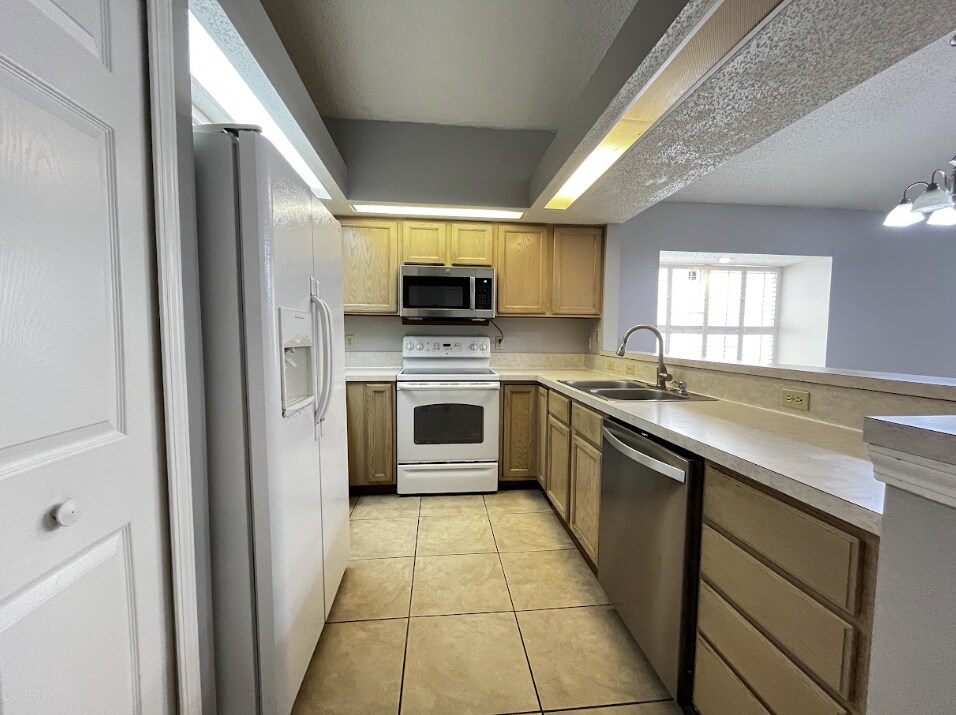 Building Photo - 1159 Radis Pl