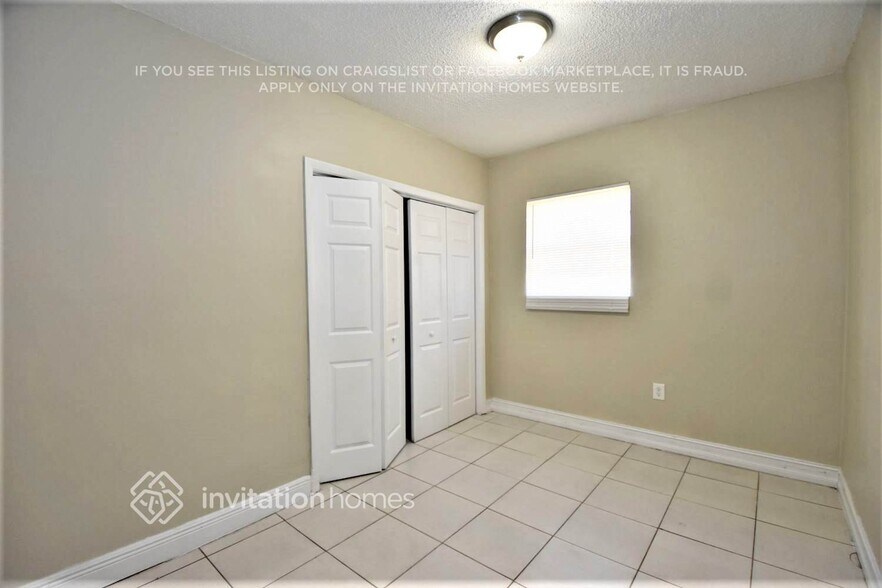 Building Photo - 330 NW 196th St