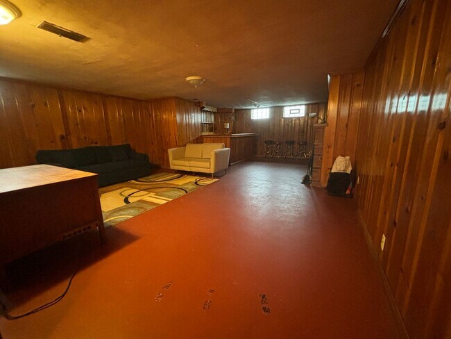 Building Photo - Spacious Home with Large Lot