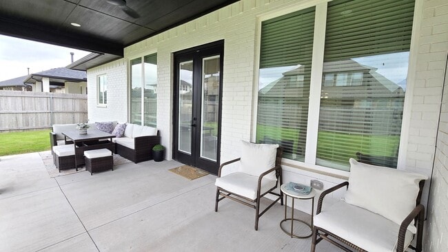 Building Photo - Stunning 4 Bedroom in Edmond