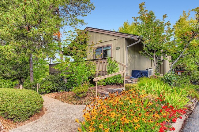 Building Photo - Nicely updated 1 bed 1 bath condo for rent in Sylvan Heights