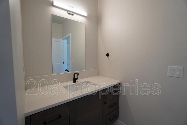 Building Photo - 3045 S Honeycomb Way
